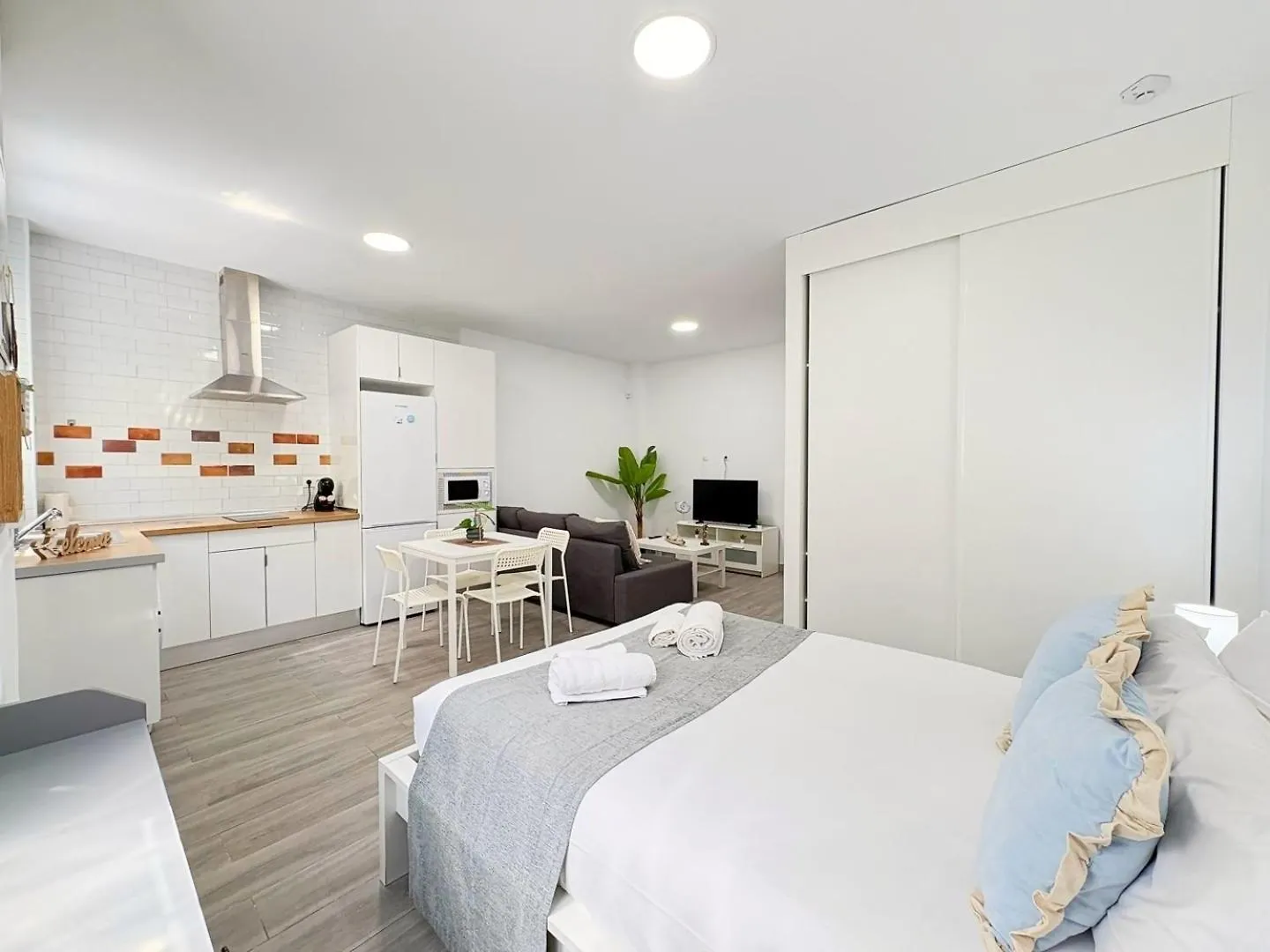 Apartamento La Paloma B - Apartamento En Malaga contacts